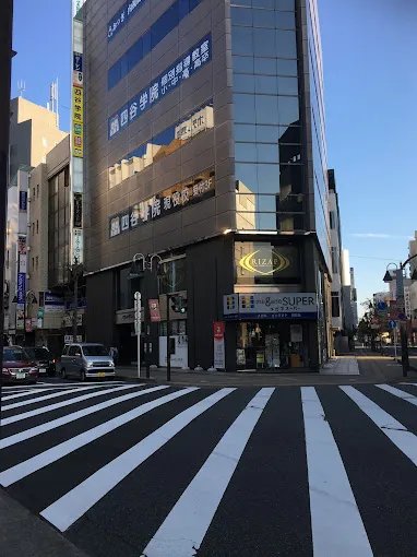ライザップ本厚木　ビルの外観